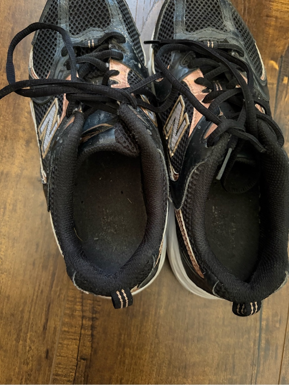 New Balance 530 athletic shoes in a black and copper colorway - Size 6 - Picture 7 of 9